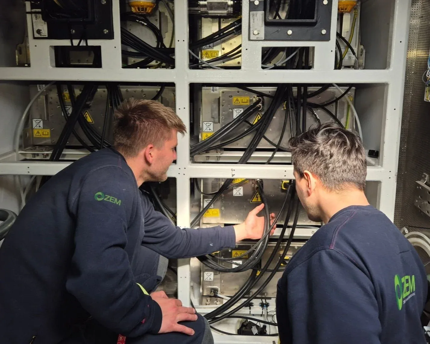 Two ZEM service engineers working on a battery rack